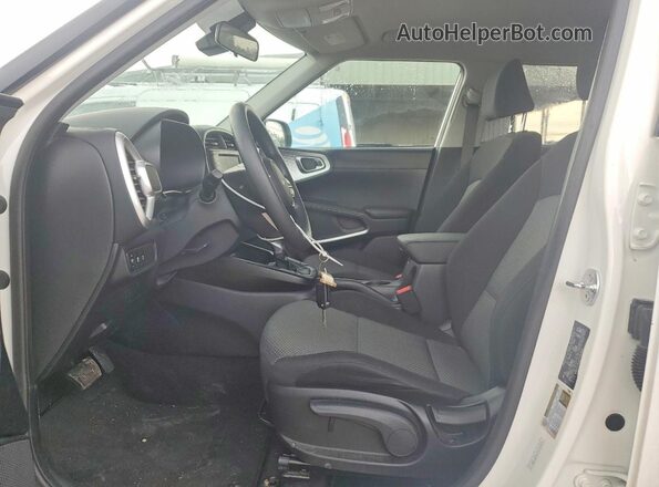 KNDJ23AU7S7930991 2025 KIA SOUL White Widok wnętrza z przodu