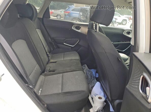 KNDJ23AU8L7734883 2020 KIA SOUL White უკანა სალონის ხედი