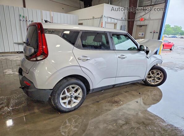 KNDJ23AU9L7066558 2020 KIA SOUL Silver Rear right