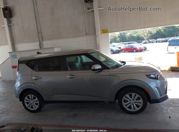 KNDJ23AUXP7878490 2023 KIA SOUL Серебряный Панорамный вид салона 360°