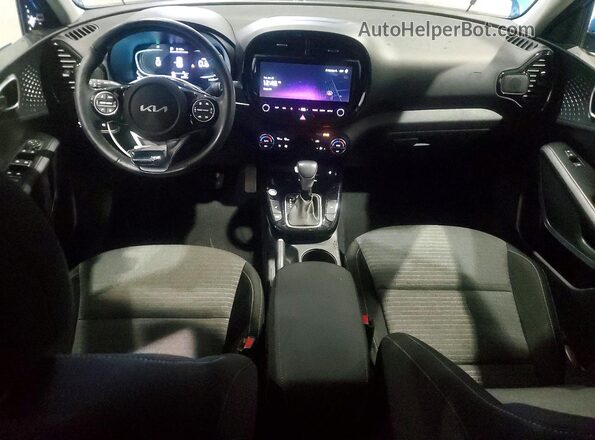 KNDJ33AU3P7204971 2023 KIA SOUL Синий Вид панели приборов