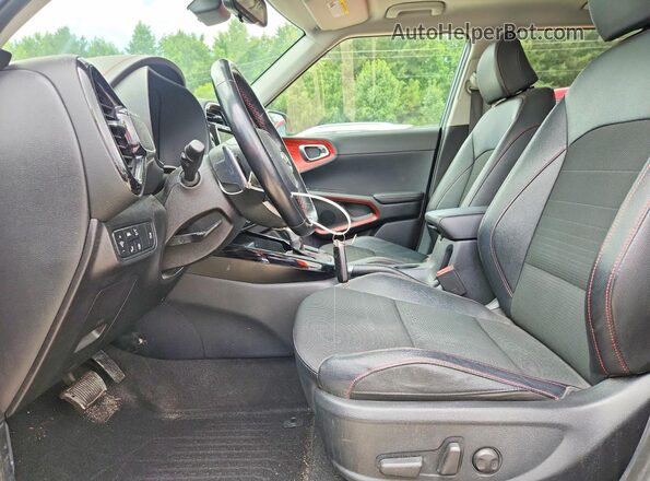 KNDJ53AF0L7724048 2020 KIA SOUL Gray Սալոնի դիմացի տեսք