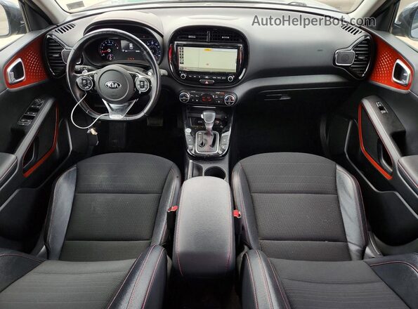 KNDJ53AF0L7724048 2020 KIA SOUL Gray Առջևի վահանակի տեսք