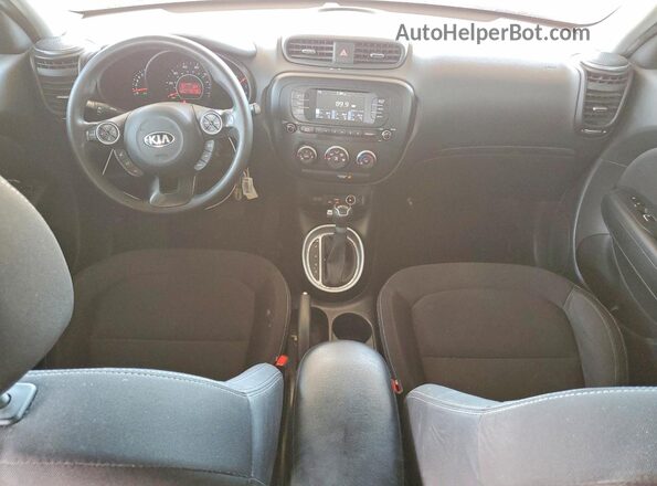 KNDJN2A21J7907432 2018 KIA SOUL Green Widok deski rozdzielczej