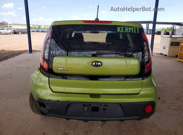 KNDJN2A21J7907432 2018 KIA SOUL Green Widok z tyłu