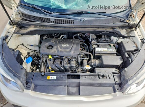 KNDJN2A23K7664711 2019 KIA SOUL Белый Вид задней части салона