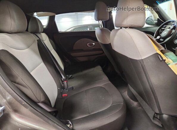 KNDJN2A23K7680648 2019 KIA SOUL Tan Rear interior view
