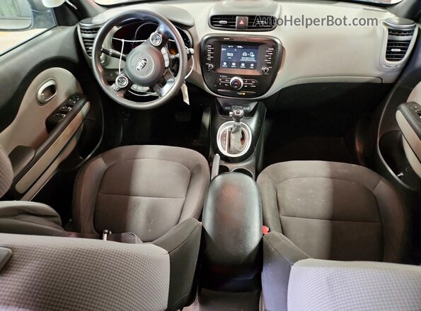 KNDJN2A23K7680648 2019 KIA SOUL Tan Dashboard view