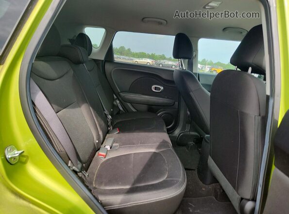 KNDJN2A24H7878471 2017 KIA SOUL Green Հետևի նստատեղերի տեսք