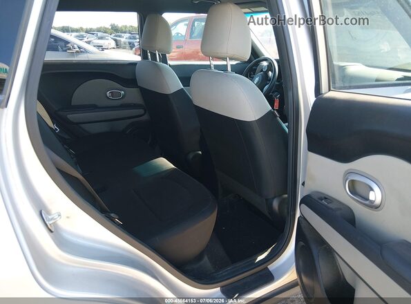 KNDJN2A26J7602380 2018 KIA SOUL Silver VIN կոդի պիտակի տեսք
