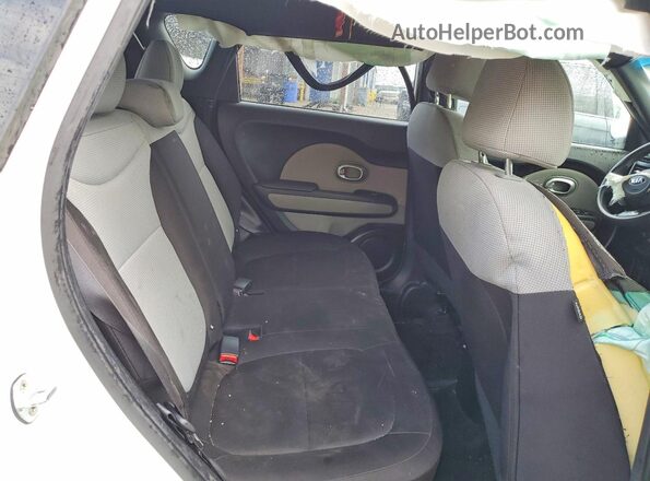 KNDJN2A28K7647046 2019 KIA SOUL White Հետևի նստատեղերի տեսք