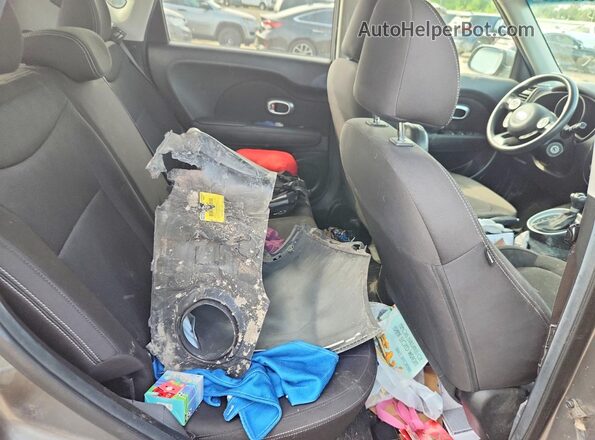 KNDJN2A29H7501330 2017 KIA SOUL Серый Вид задней части салона