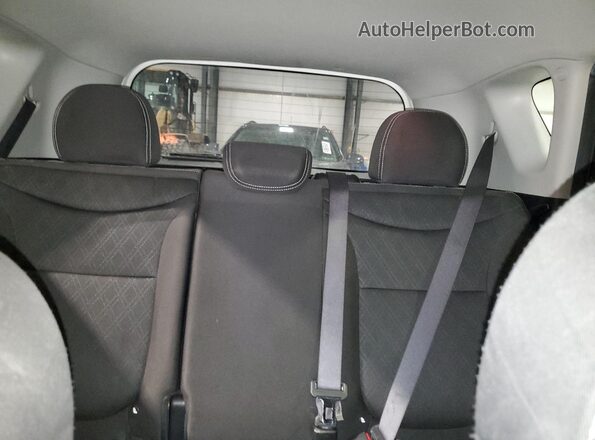 KNDJN2A29J7604186 2018 KIA SOUL White Rear seats view