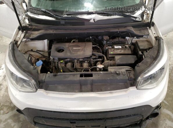 KNDJN2A29J7604186 2018 KIA SOUL White Engine compartment view