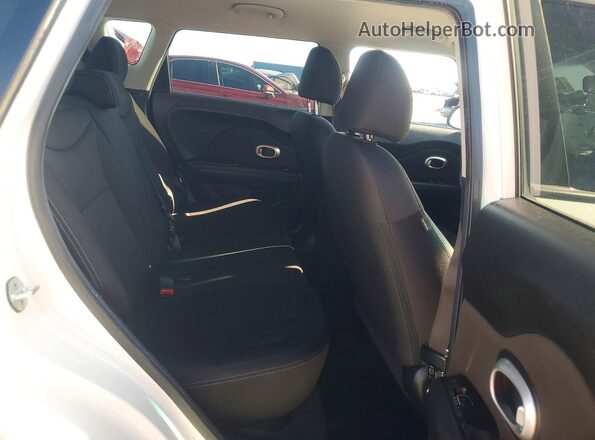 KNDJN2A29K7921130 2019 KIA SOUL White Widok tylnych siedzeń