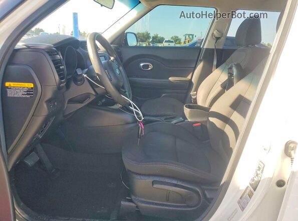 KNDJN2A29K7921130 2019 KIA SOUL White Widok wnętrza z przodu