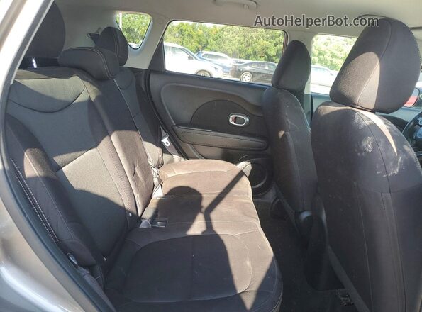 KNDJN2A2XG7307369 2016 KIA SOUL Silver Widok tylnych siedzeń