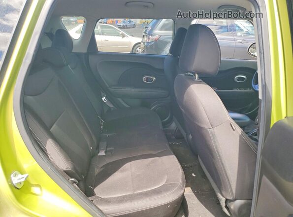 KNDJN2A2XH7879236 2017 KIA SOUL Green Vista de los asientos traseros
