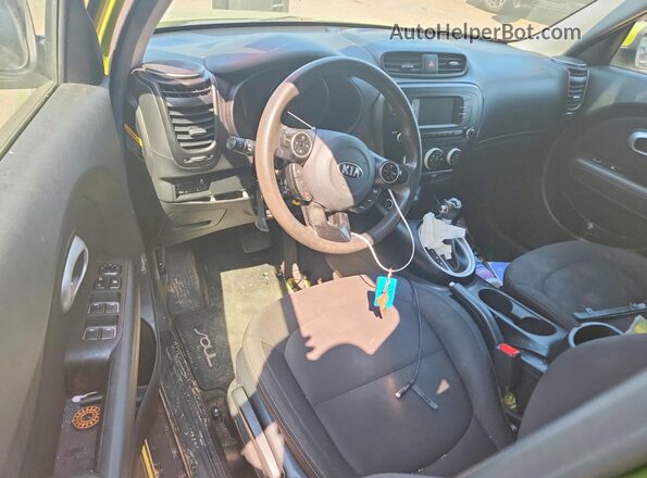 KNDJN2A2XH7879947 2017 KIA SOUL Green Widok deski rozdzielczej