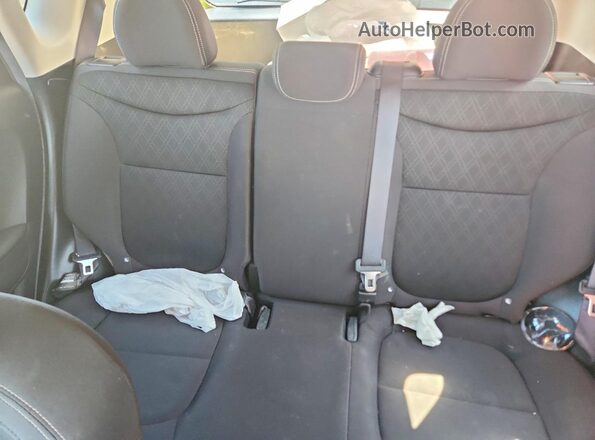 KNDJN2A2XH7879947 2017 KIA SOUL Green Widok tylnych siedzeń