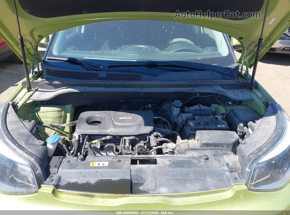 KNDJN2A2XJ7902097 2018 KIA SOUL Green Widok z tyłu