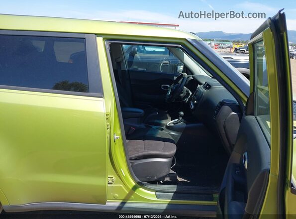 KNDJN2A2XJ7902097 2018 KIA SOUL Green Widok wnętrza z przodu