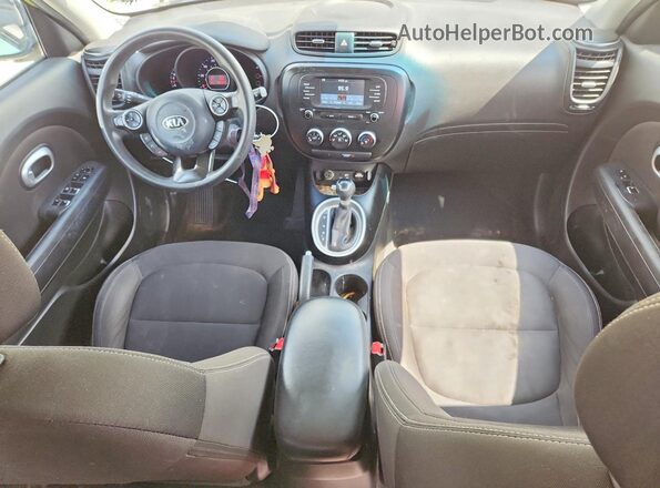 KNDJN2A2XK7919600 2019 KIA SOUL Green Vista del salpicadero