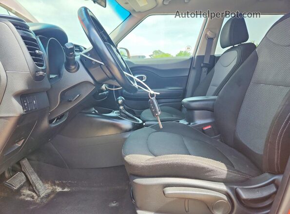 KNDJP3A52J7565662 2018 KIA SOUL Orange წინა სალონის ხედი