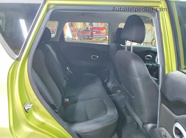 KNDJP3A54H7883843 2017 KIA SOUL Зеленый Вид задних сидений