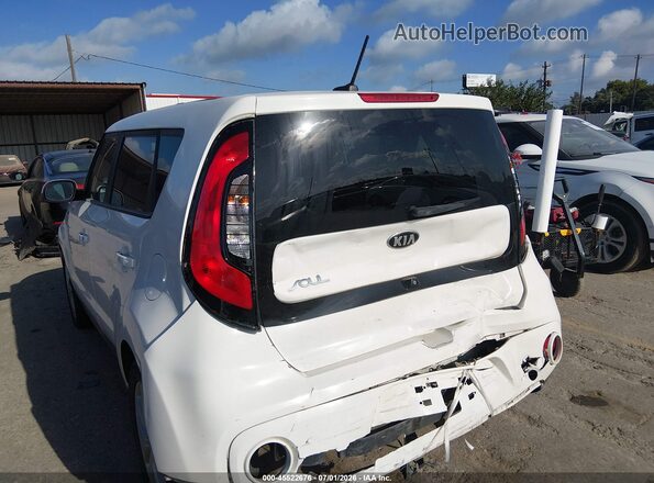 KNDJP3A54J7604302 2018 KIA SOUL Белый Вид спереди