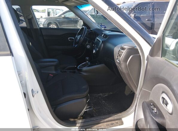 KNDJP3A54J7604302 2018 KIA SOUL Белый Вид салона спереди