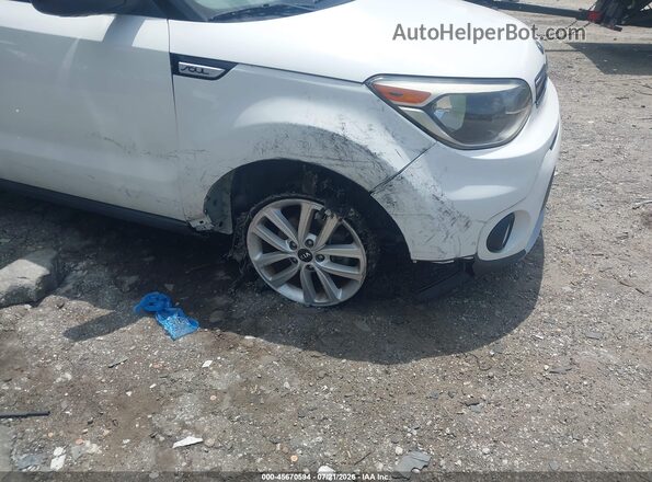 KNDJP3A55J7600632 2018 KIA SOUL White Widok z przodu