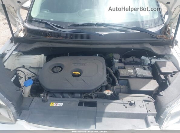 KNDJP3A55J7600632 2018 KIA SOUL White Widok z tyłu