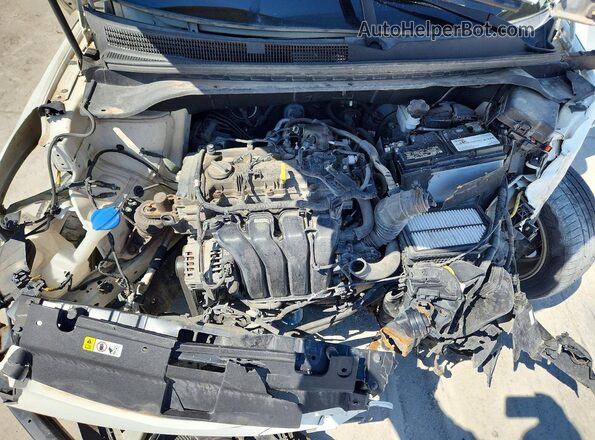 KNDJP3A55K7695212 2019 KIA SOUL White უკანა სალონის ხედი