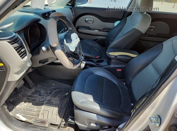 KNDJP3A56G7835159 2016 KIA SOUL Silver Widok wnętrza z przodu