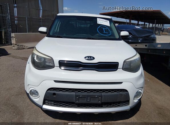 KNDJP3A59J7530004 2018 KIA SOUL White Front view