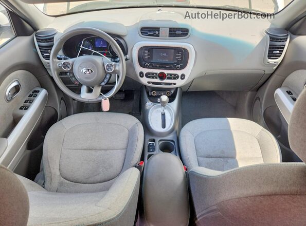 KNDJP3AE8H7021306 2017 KIA SOUL White Widok deski rozdzielczej