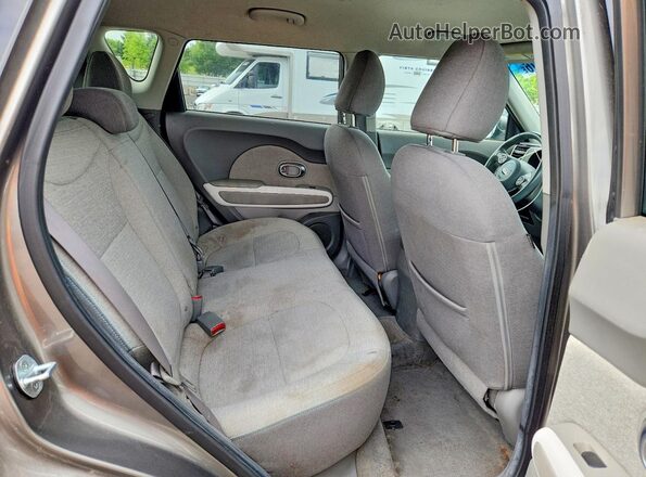 KNDJP3AEXG7006093 2016 KIA SOUL Gray Vista de los asientos traseros