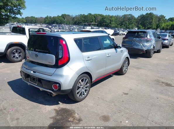 KNDJX3AA7K7629693 2019 KIA SOUL Silver Trasero derecho