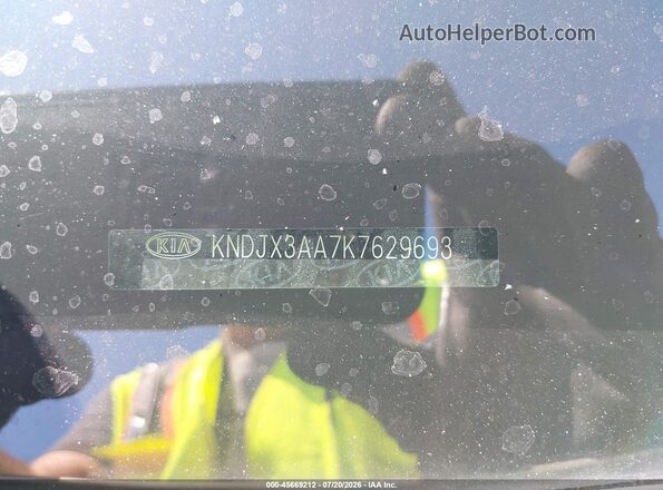KNDJX3AA7K7629693 2019 KIA SOUL Silver 