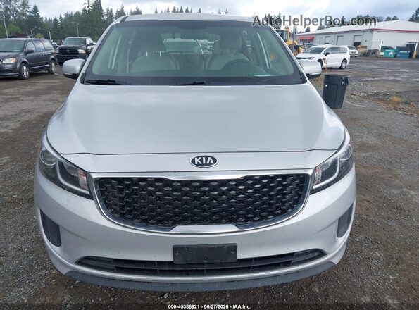 KNDMA5C10J6401515 2018 KIA SEDONA Silver Widok z przodu