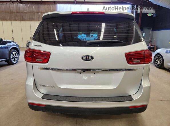KNDMA5C11K6540120 2019 KIA SEDONA Silver Rear view
