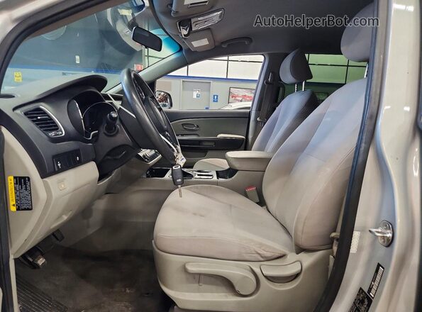 KNDMA5C11K6540120 2019 KIA SEDONA Silver Front interior view