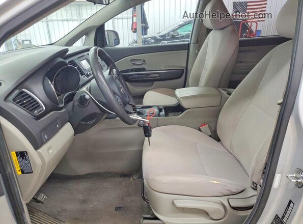 KNDMA5C12G6102214 2016 KIA SEDONA Silver Front interior view