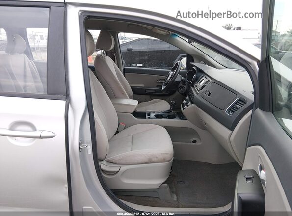 KNDMA5C14G6182664 2016 KIA SEDONA Silver Front interior view