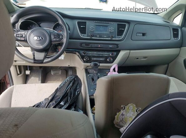 KNDMB5C10H6228618 2017 KIA SEDONA Бордовый Вид панели приборов