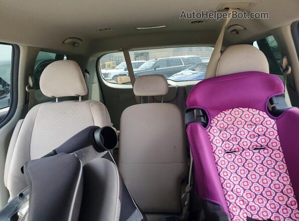 KNDMB5C10H6228618 2017 KIA SEDONA Бордовый Вид задних сидений