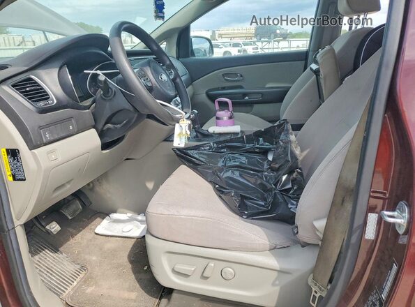 KNDMB5C10H6228618 2017 KIA SEDONA Бордовый Вид салона спереди