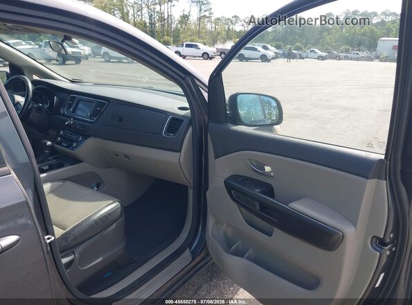 KNDMB5C10H6252823 2017 KIA SEDONA Gray Вид салону спереду