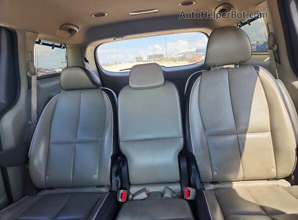 KNDMB5C10H6283814 2017 KIA SEDONA Blue Widok tylnych siedzeń
